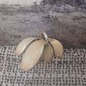 Vintage Tara‎ Silver Floral Brooch